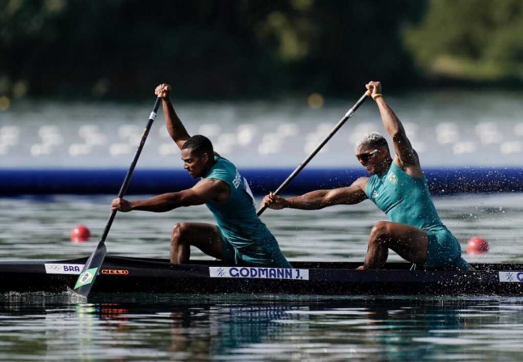 isaquias-queiroz-e-jacky-vao-disputar-quartas-do-c2-500m-de-canoagem