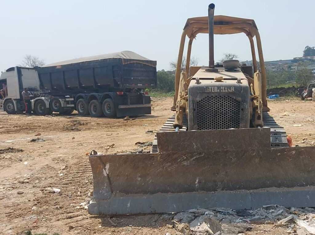 gcm-flagra-descarte-irregular-no-bonsucesso