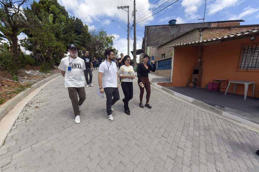 guti-entrega-obras-de-pavimentacao-de-mais-seis-ruas-em-tres-bairros