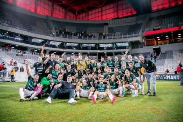 Maringá tira onda depois de eliminar Athletico do Paranaense. Veja maringa-tira-onda-apos-eliminar-athletico-do-paranaense.-veja