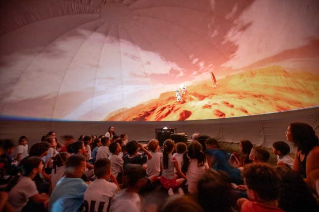 Escola de Guarulhos traz planetário móvel na atividade “Em meio às estrelas” escola-de-guarulhos-traz-planetario-movel-na-atividade-“em-meio-as-estrelas”