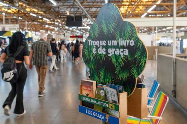 Metrô de SP concede mais de 10 mil livros para troca gratuita em estações até 29 de abril metro-de-sp-oferece-mais-de-10-mil-livros-para-troca-gratuita-em-estacoes-ate-29-de-abril