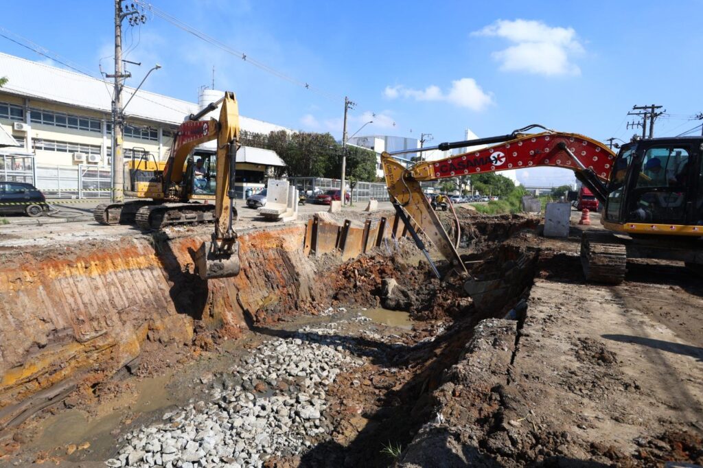 obras-de-drenagem-e-canalizacao-sao-retomadas-na-rua-panambi,-em-cumbica