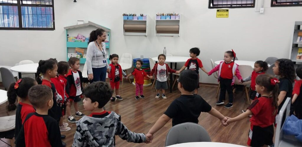 atividades-no-centro-municipal-de-incentivo-a-leitura-reunem-700 alunos em abril