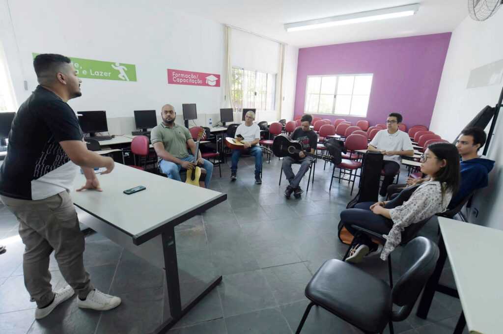 jovens-iniciam-curso-de-canto-promovido-pela-prefeitura