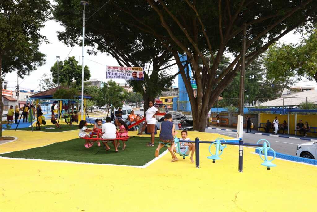 prefeitura-entrega-revitalizacao-de-praca-na-estrada-do-sacramento