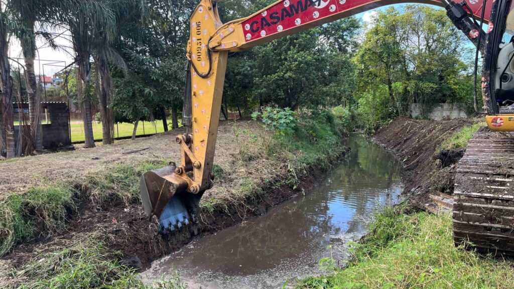Prefeitura faz limpeza de boca de lobo e finaliza desassoreamento de córrego prefeitura-realiza-limpeza-de-boca-de-lobo-e-finaliza-desassoreamento-de-corrego
