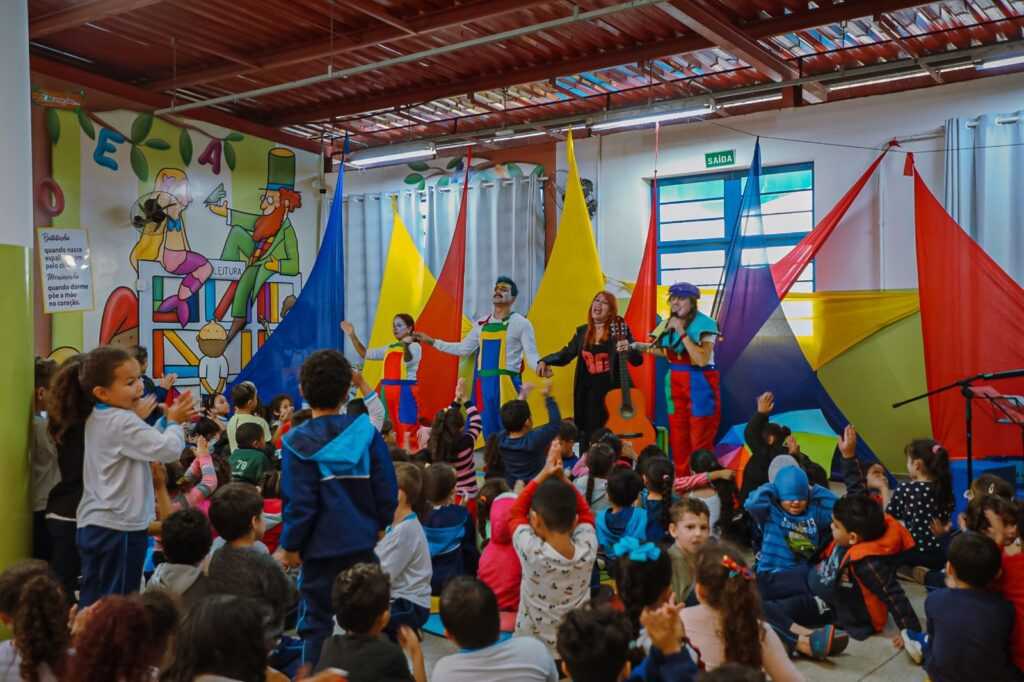 Espetáculo percorre escolas de Guarulhos e encanta alunos da rede municipal espetaculo-percorre-escolas-de-guarulhos-e-encanta-alunos-da-rede-municipal