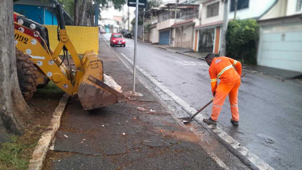 prefeitura-promove-a-remocao-de-descarte-irregular-no-jardim-flor-montanha-e-vila-galvao