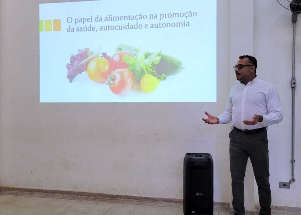Nutricionista fala sobre hábitos saudáveis na infância em encontro no Cempics nutricionista-fala-sobre-habitos-saudaveis-na-infancia-em-encontro-no-cempics