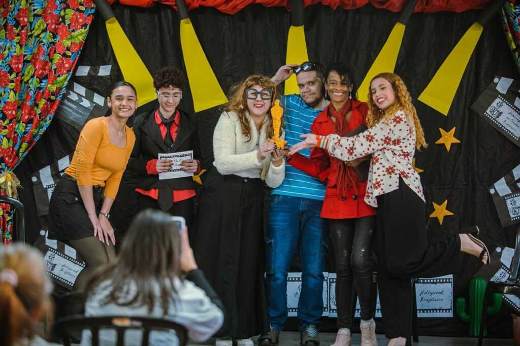 Alunos de teatro homenageiam o cinema brasileiro em apresentação especial alunos-de-teatro-homenageiam-o-cinema-brasileiro-em-apresentacao-especial
