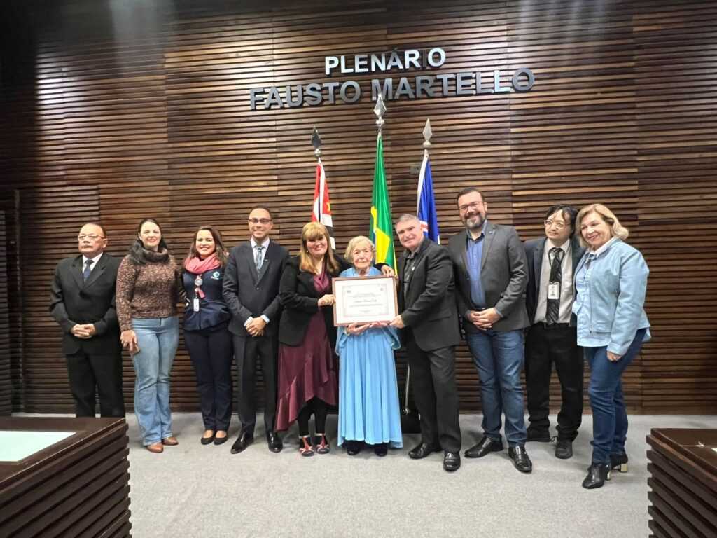 Estudante de Nutrição da UNG é homenageada na Câmara Municipal de Guarulhos aluna-de-nutricao-da-ung-e-homenageada-na-camara-municipal-de-guarulhos
