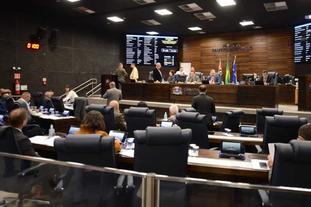 vereadores-aprovam-aumento-do-iss-e-da-taxa-de-iluminacao-de-guarulhos