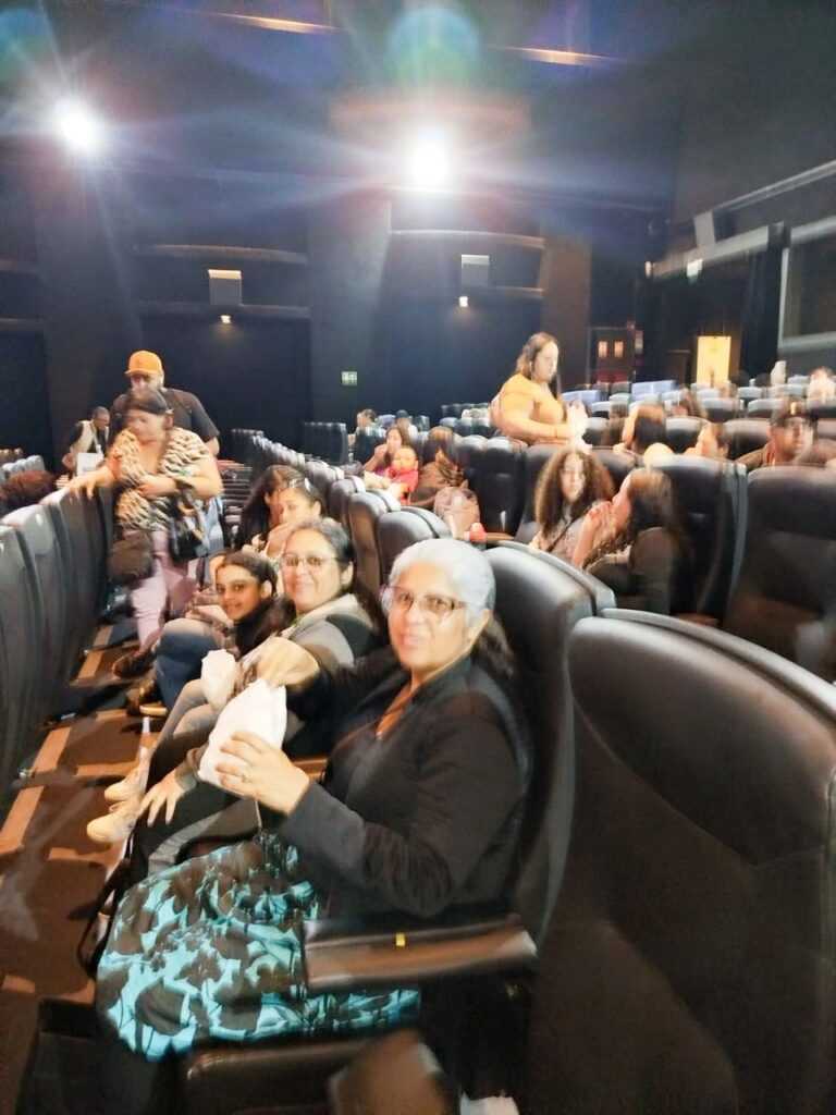 prefeitura-leva-70-pessoas-com-deficiencia-e-acompanhantes-ao-cinesesc-em-sao-paulo