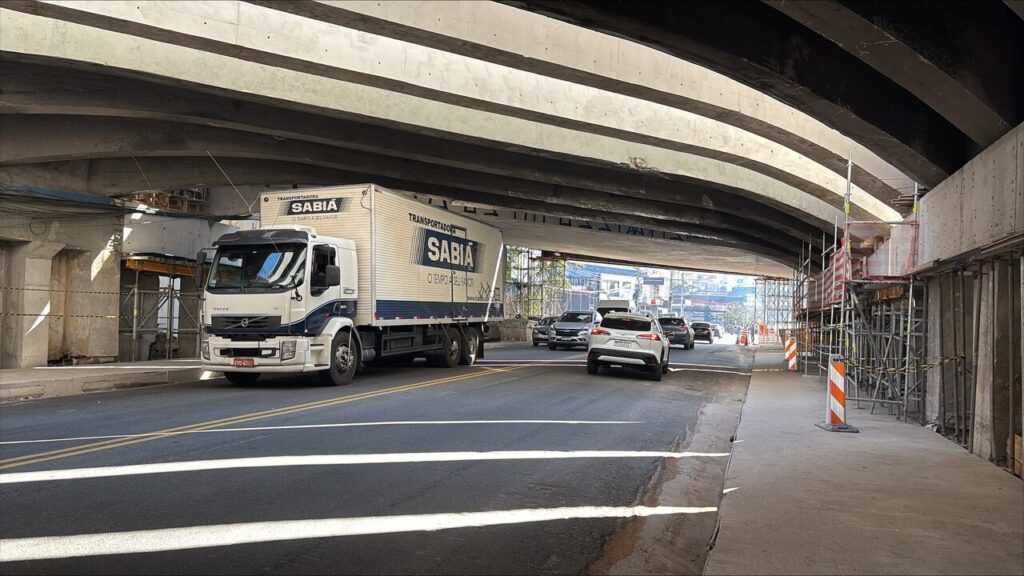 Ampliação de faixas através da CCR RioSP continua em continuação no viaduto Sarraceni, em Guarulhos ampliacao-de-faixas-pela-ccr-riosp-segue-em-continuacao-no-viaduto-sarraceni,-em-guarulhos