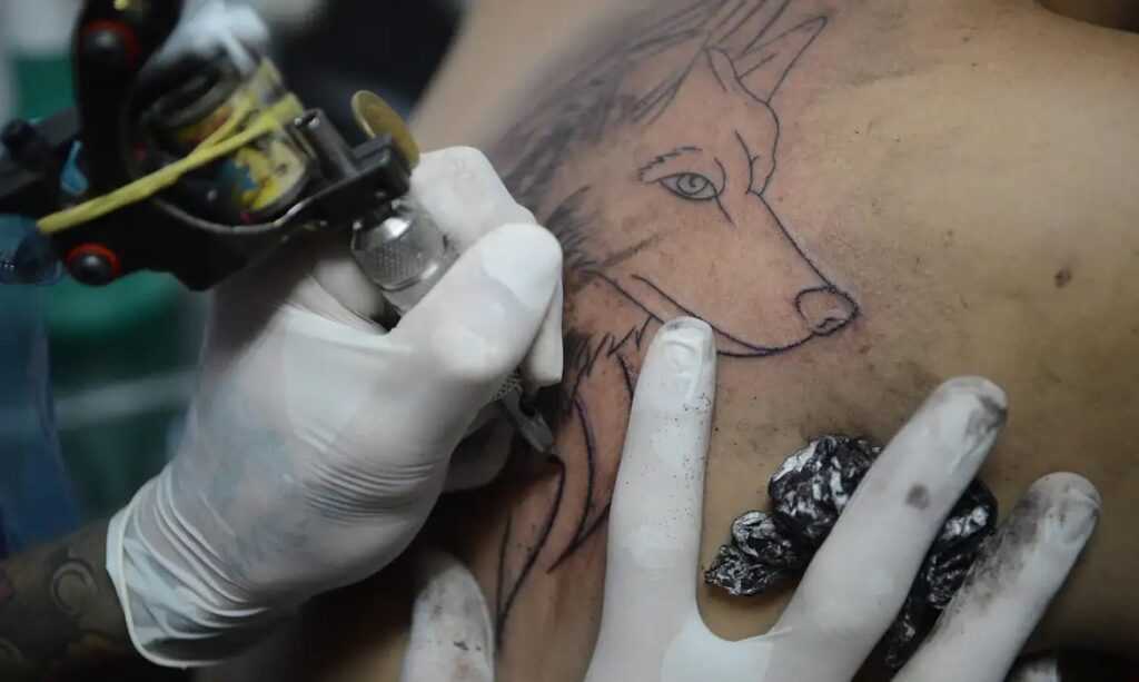 cfm-proibe-anestesia-para-a-realizacao-de-tatuagens