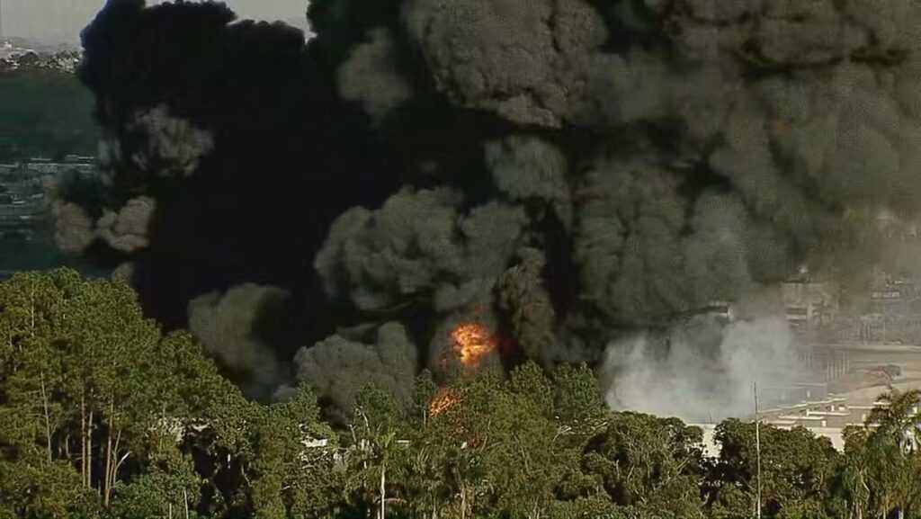 incendio-atinge-industria-de-embalagens-plasticas-em-guarulhos