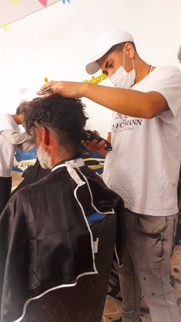 Prefeitura concede gratuitamente serviços de barbearia para pessoas em situação de rua prefeitura-oferece-gratuitamente-servicos-de-barbearia-para-pessoas-em-situacao-de-rua