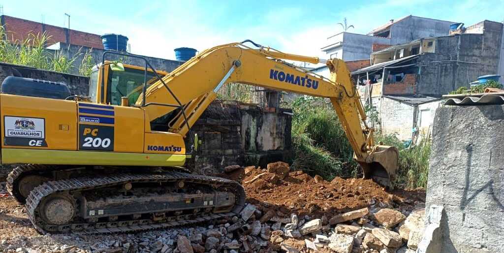 prefeitura-executa-obras-em-corrego-no-jardim-brasil