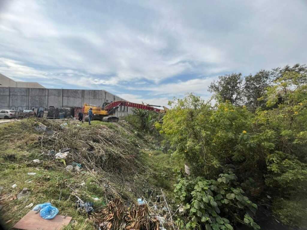 corregos-sao-desassoreados-pela-prefeitura-nesta-terca-feira