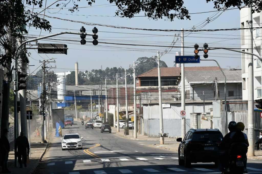 prefeitura-implanta-melhorias-no-transito-da-rua-tamotsu-iwasse,-no-jardim-presidente-dutra