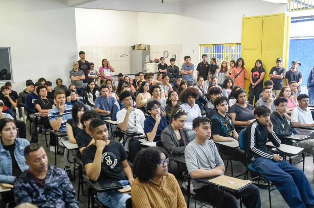 projeto-partiu-trampo-encaminha-105-estudantes-para-vagas-de-jovem-aprendiz