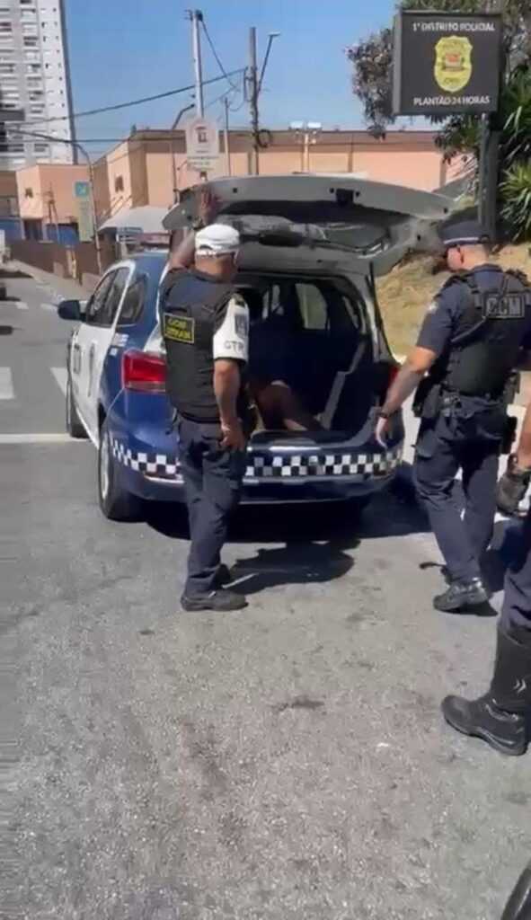 gcm-de-guarulhos-impede-furto-de-cabo-de-energia-e-prende-criminoso-em-flagrante