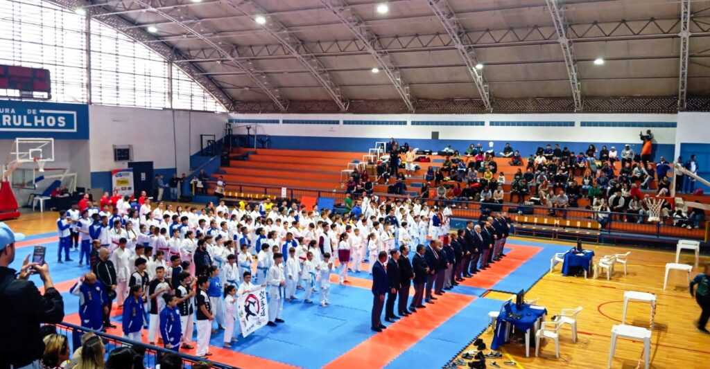 alunos-dos-ceus-de-guarulhos-comemoram-medalhas-na-olimpiada-colegial-guarulhense