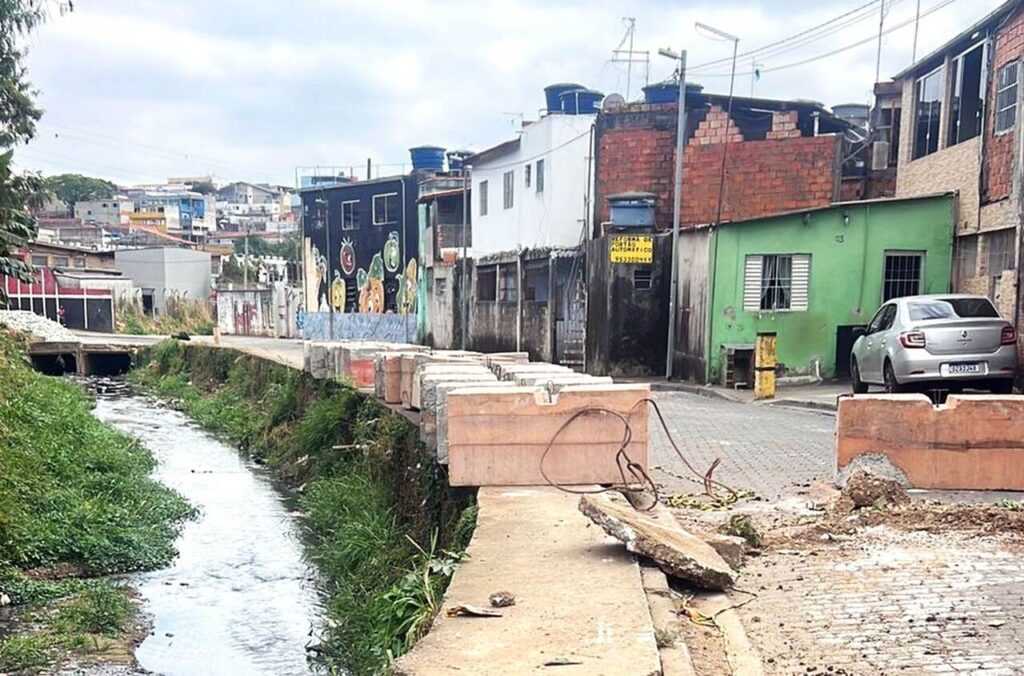 Prefeitura implanta tubulação no córrego Água Chata, no Pimentas prefeitura-implanta-tubulacao-no-corrego-agua-chata,-no-pimentas