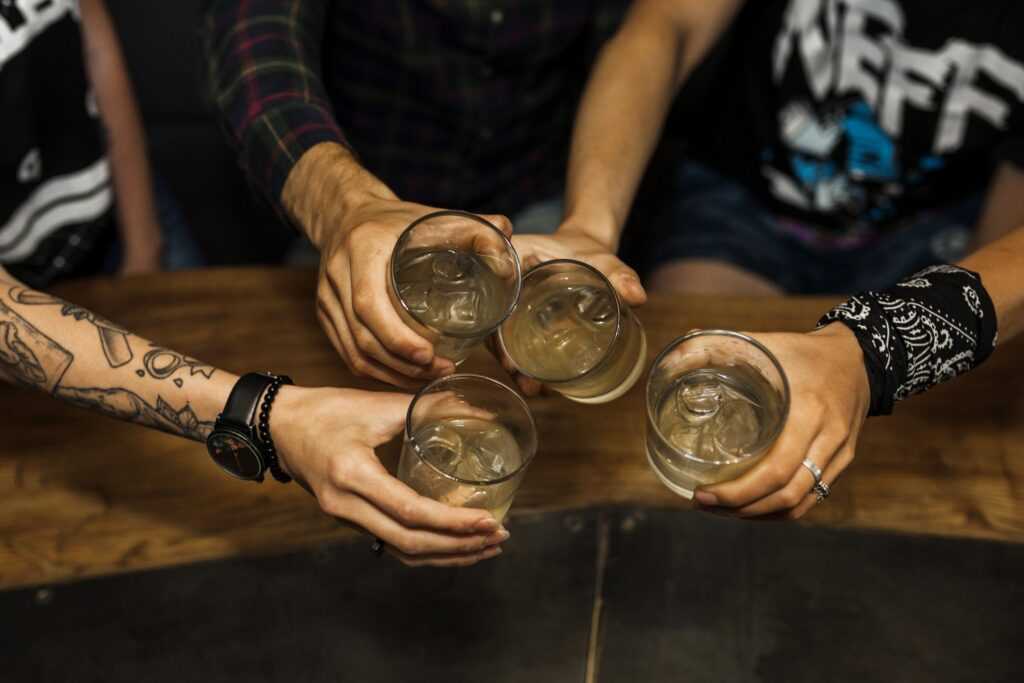 medicos-do-sirio-e-einstein-recomendam-evitar-consumo-de-alcool-ate-conclusao-das-investigacoes