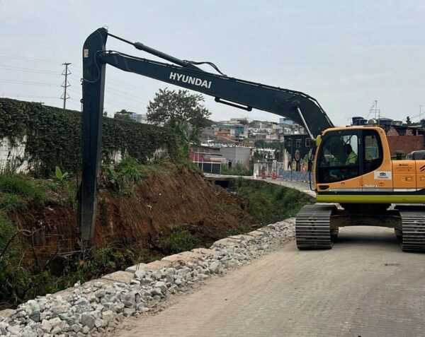 Prefeitura inicia desassoreamento de segmento do córrego Cocho Velho na Vila Izabel prefeitura-inicia-desassoreamento-de-trecho-do-corrego-cocho-velho-na-vila-izabel
