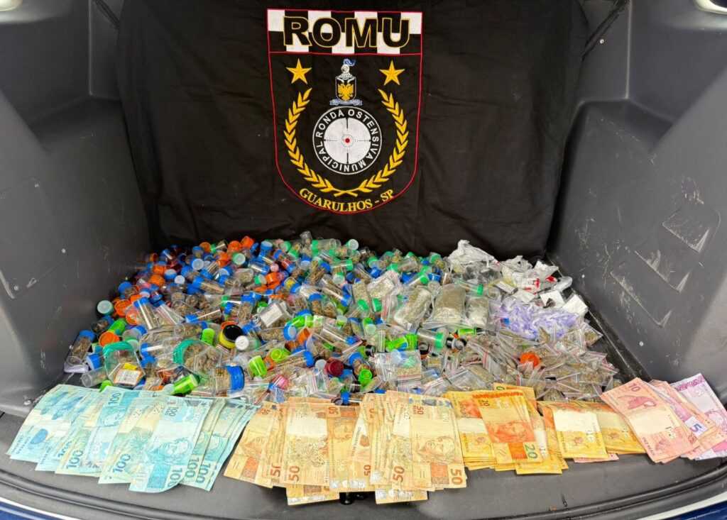 gcm-de-guarulhos-prende-traficante,-apreende-adolescente-e-recolhe-mais-de-6,7-kg-de-drogas