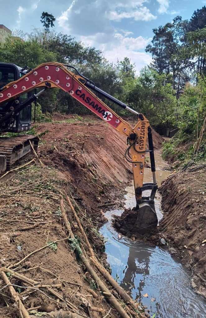 obra-de-desassoreamento-na-estrada-velha-pimentas-sao-miguel-visa-evitar-alagamentos