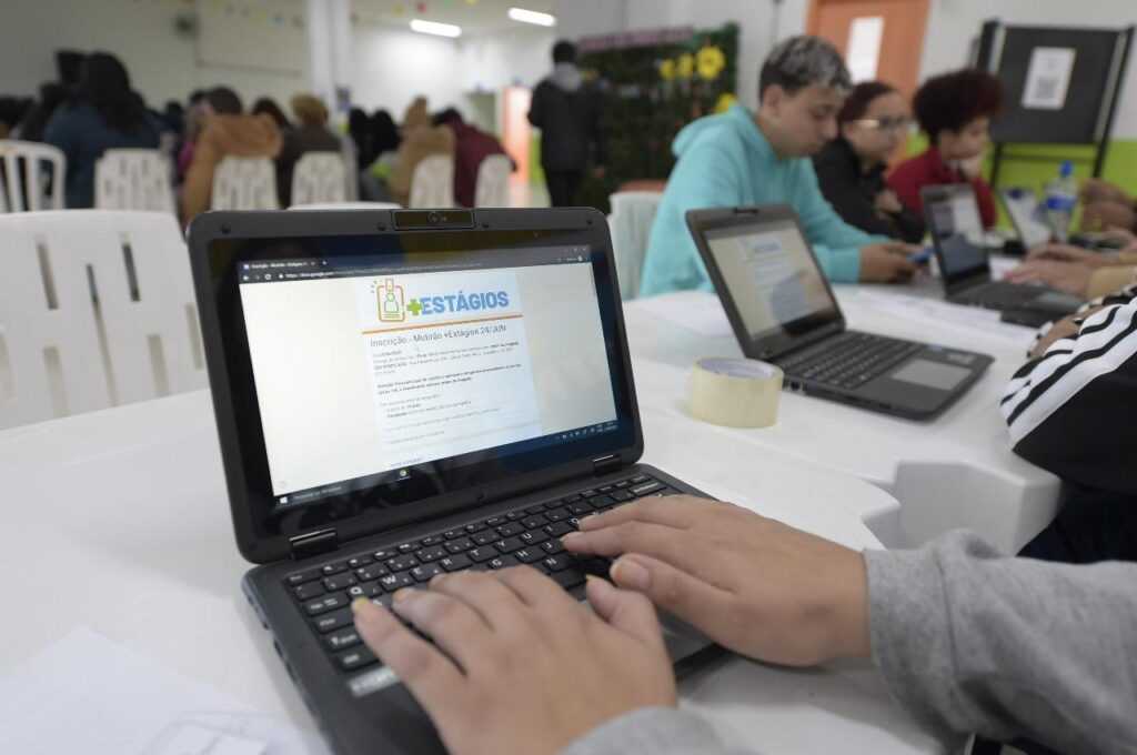 mutirao-+estagios-oferece-mais-de-1.500-vagas-para-jovens-nesta-quarta-feira