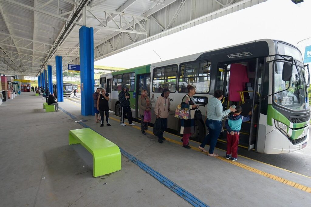 prefeitura-e-concessionarias-reforcam-servico-de-onibus-no-feriado-de-finados