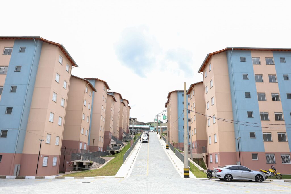 governo-de-sp-entrega-as-chaves-da-casa-propria-a-252-familias-de-guarulhos