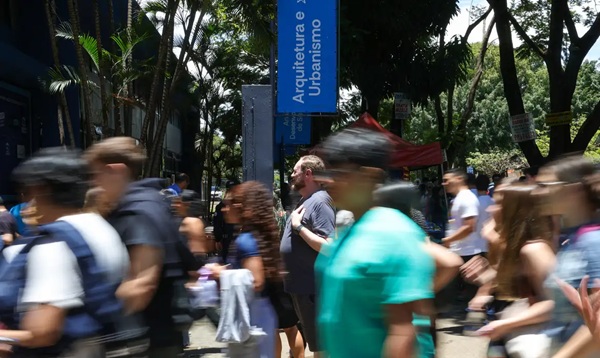 Abstenção no primeiro dia do Enem 2025 chegou a 27% abstencao-no-primeiro-dia-do-enem-2025-chegou-a-27%