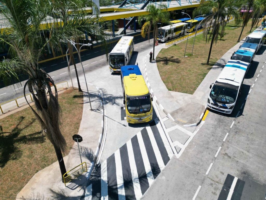 prefeitura-entrega-novo-acesso-do-terminal-pimentas-e-melhora-servico-a-populacao