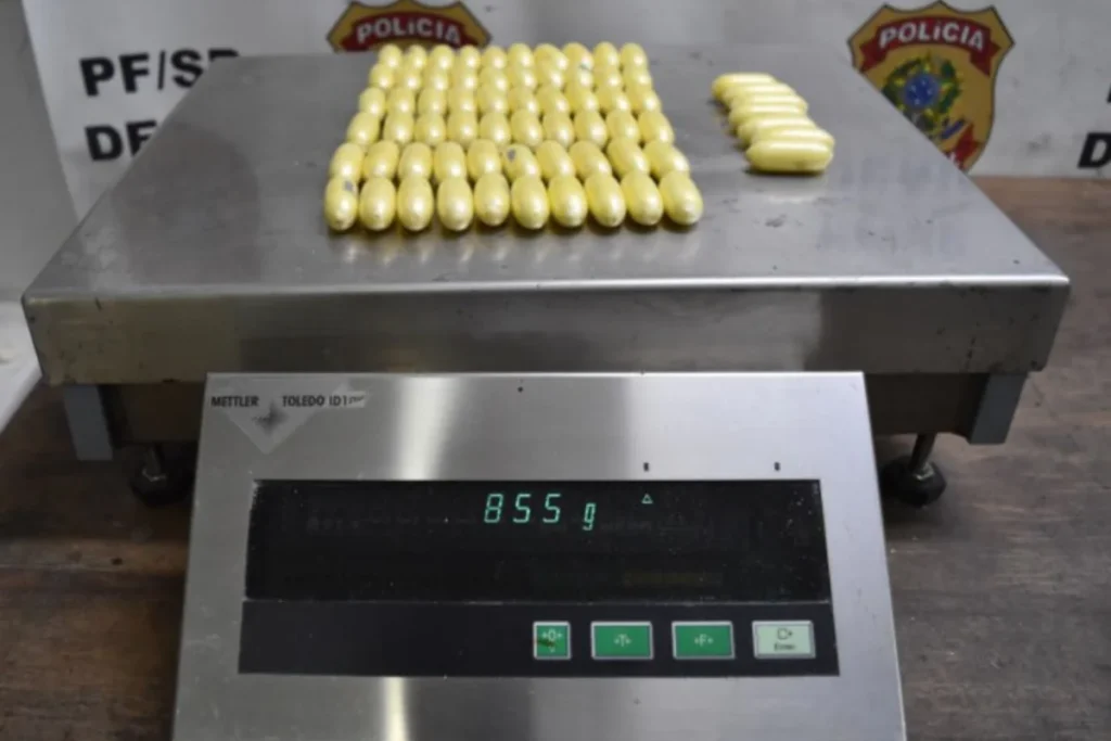 pf-prende-mulher-com-capsulas-de-cocaina-no-estomago-em-aeroporto-de-guarulhos