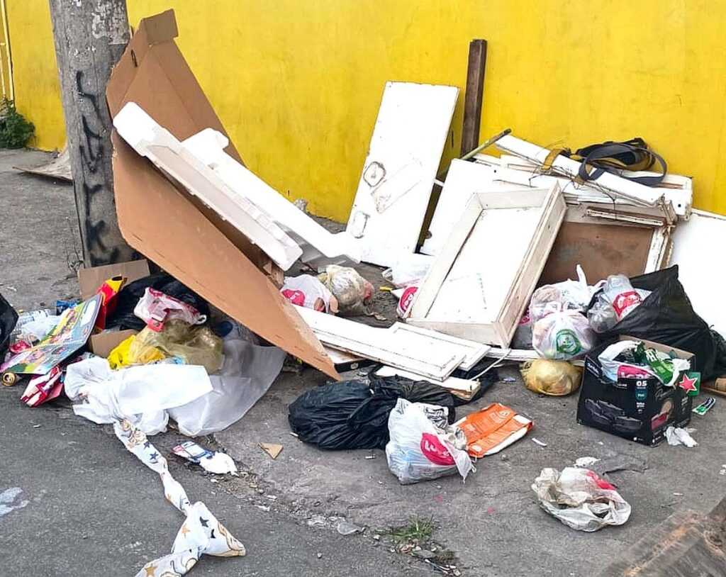 Prefeitura remove descarte irregular em ruas da área do Taboão prefeitura-remove-descarte-irregular-em-ruas-da-regiao-do-taboao