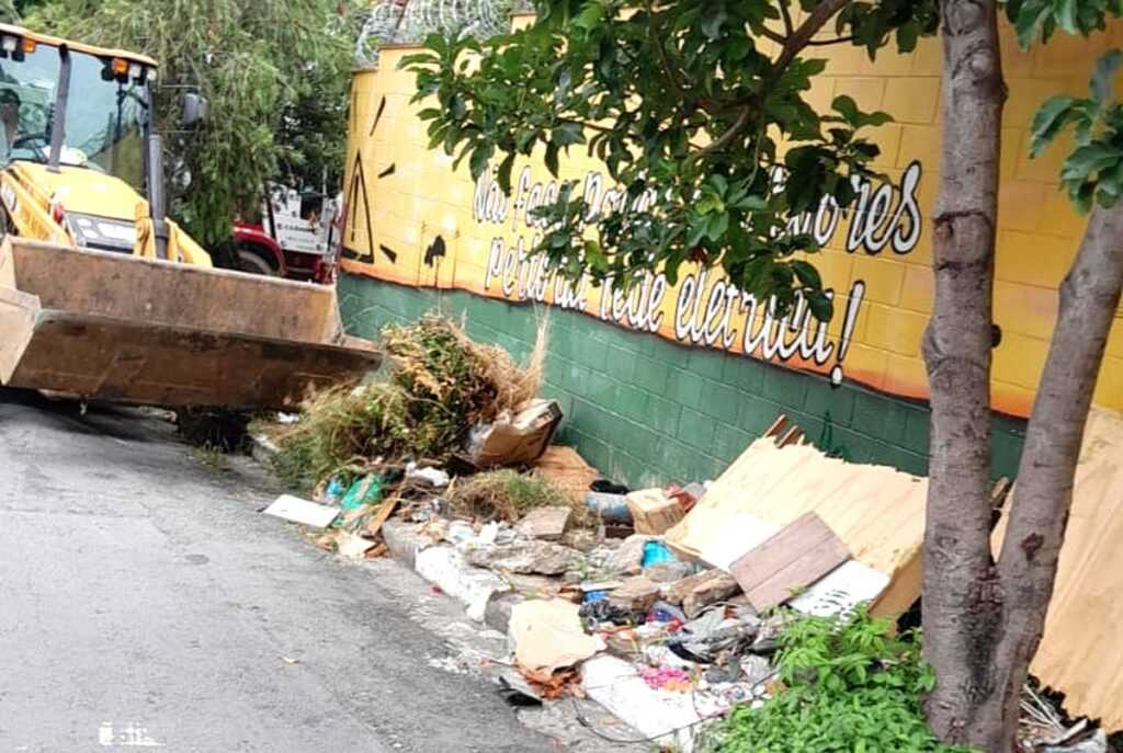 Prefeitura promove remoção de descarte irregular em vários pontos da cidade prefeitura-promove-remocao-de-descarte-irregular-em-diversos-pontos-da-cidade