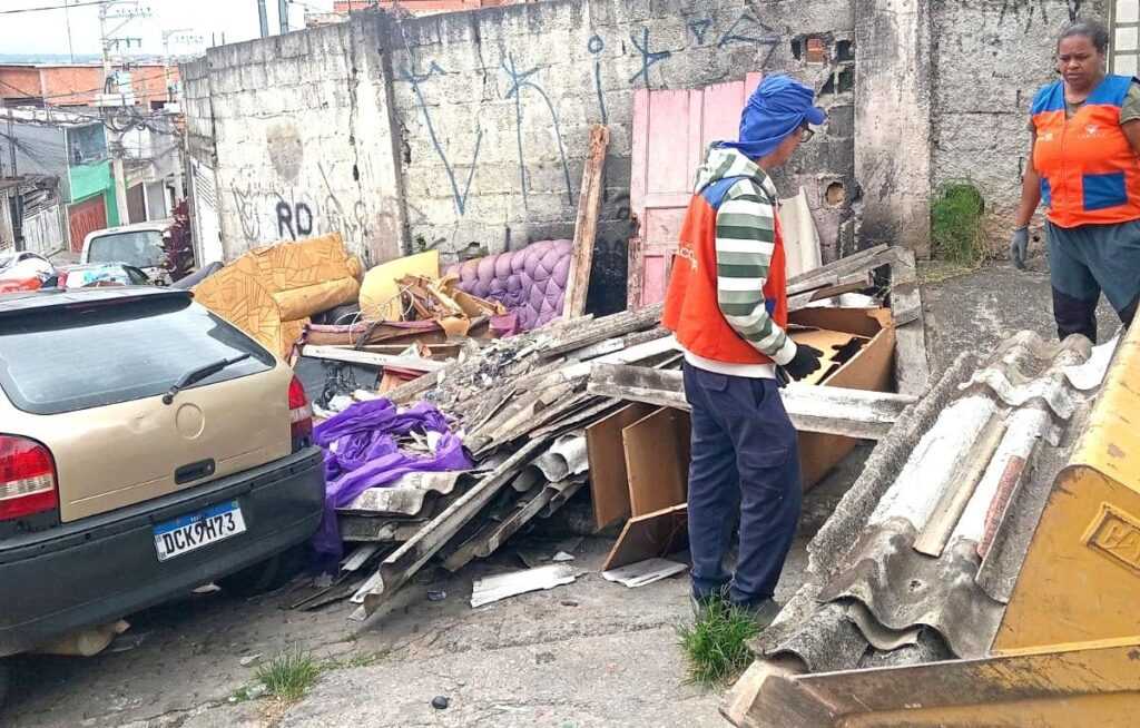 prefeitura-promove-remocao-de-descarte-irregular-em-diversos-pontos-da-cidade