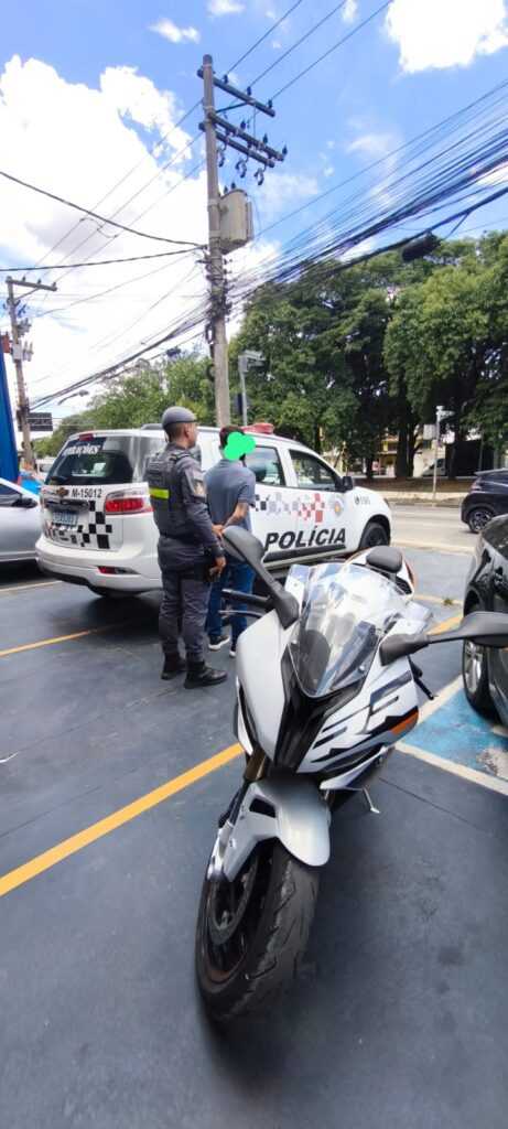 Polícia Militar prende motociclista armado em Guarulhos policia-militar-prende-motociclista-armado-em-guarulhos