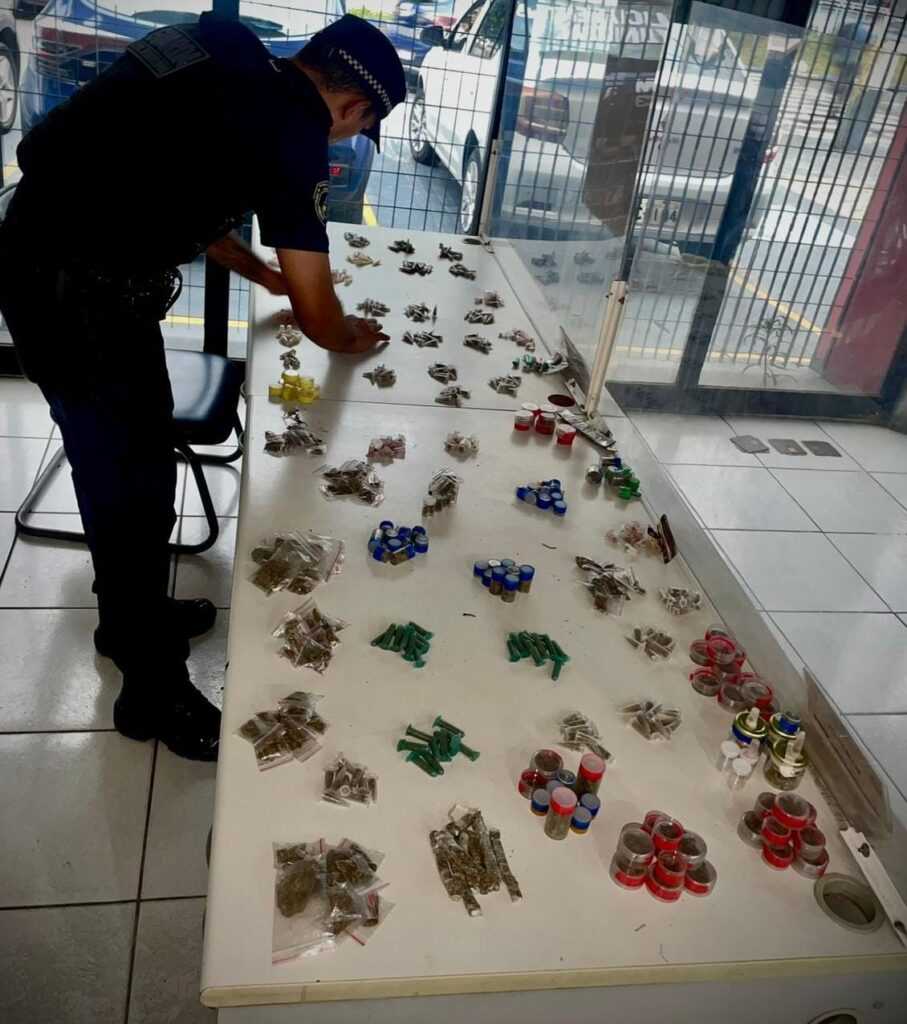 gcm-de-guarulhos-apreende-900-gramas-de-drogas-em-cumbica