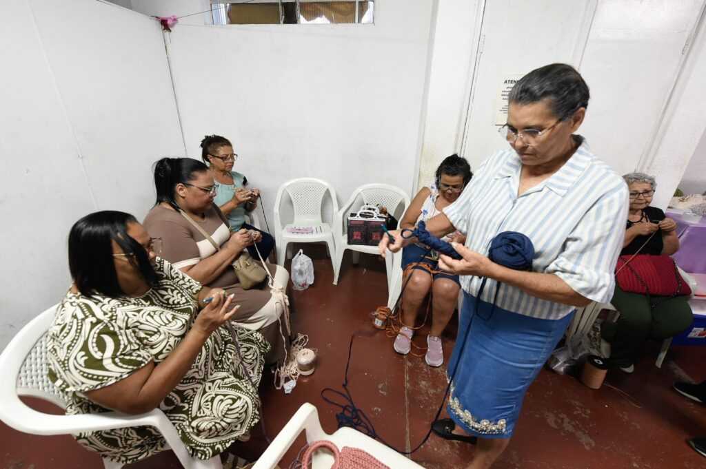 prefeitura-inicia-curso-de-bolsas-em-croche-na-casa-da-mulher-haroldo-veloso