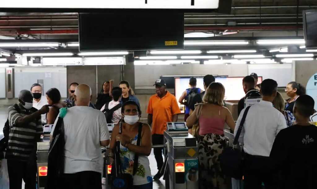 Metrô de SP funcionará ininterruptamente de sábado para domingo metro-de-sp-funcionara-ininterruptamente-de-sabado-para-domingo