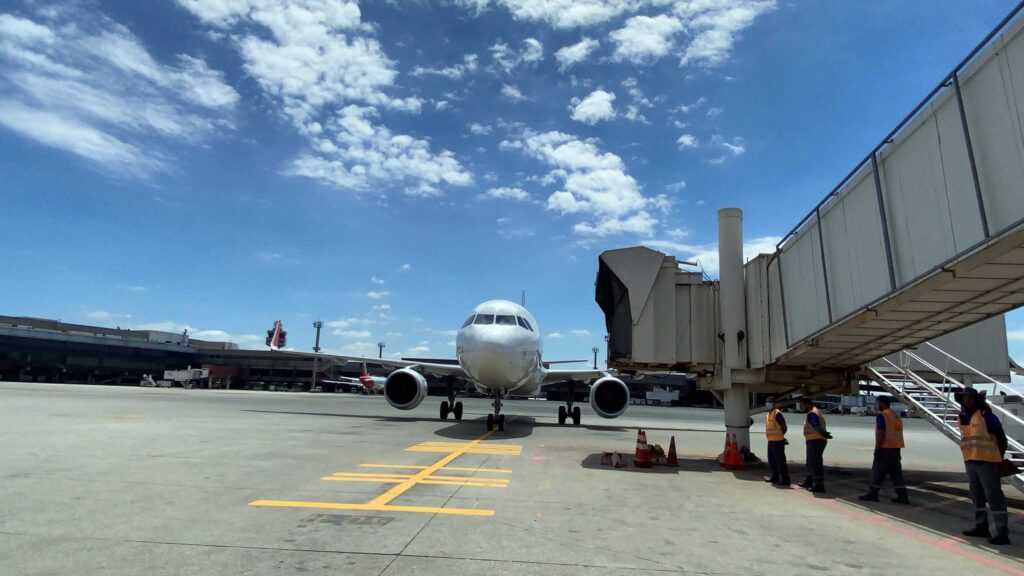 Avião da Latam aborta decolagem ao começar subida no Aeroporto de Guarulhos aviao-da-latam-aborta-decolagem-ao-iniciar-subida-no-aeroporto-de-guarulhos