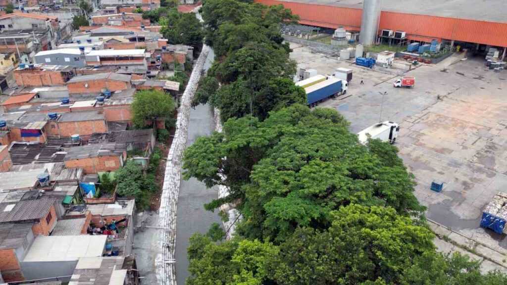 prefeitura-acelera-canalizacao-do-corrego-cocho-velho-no-jardim-presidente-dutra