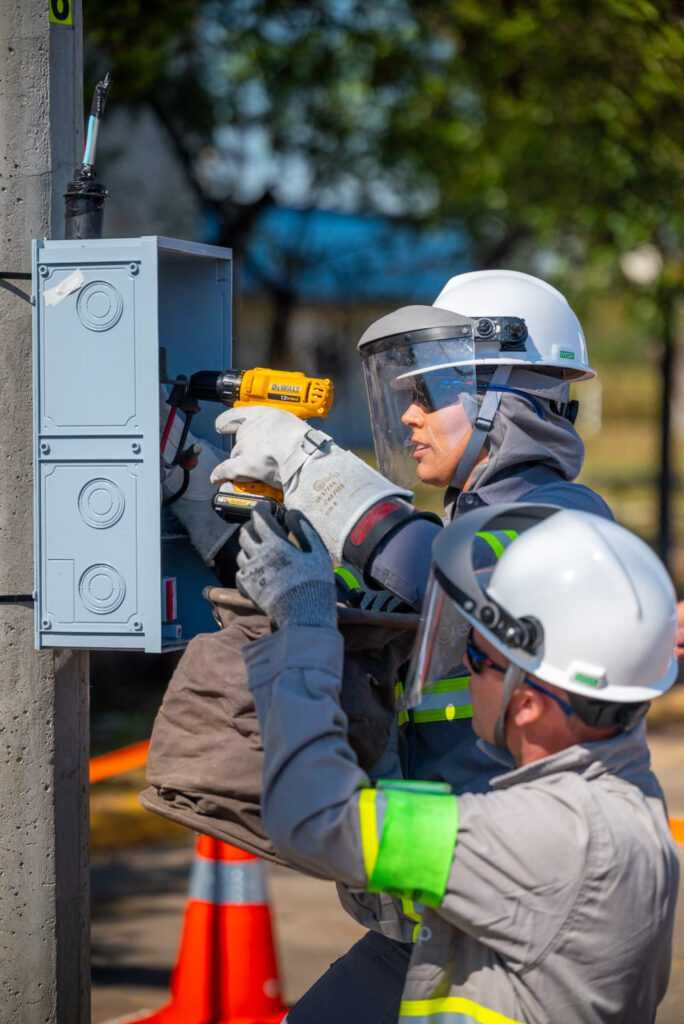 eletricista-guarulhense-ganha-destaque-no-setor-eletrico
