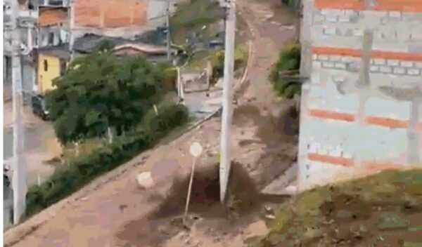 Rompimento de caixa d’água da Sabesp deixa um morto, feridos e destrói casas em Mairiporã rompimento-de-caixa-d’agua-da-sabesp-deixa-um-morto,-feridos-e-destroi-casas-em-mairipora